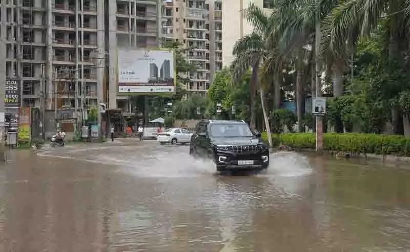 मानसून की मार, Zirakpur में यातायात जाम, कई इलाकों में जलभराव मानसून की मार, Zirakpur में यातायात जाम, कई इलाकों में जलभराव