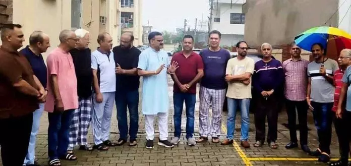 Jammu: बारू ने हजारीबाग निवासियों की शिकायतें सुनी Jammu: बारू ने हजारीबाग निवासियों की शिकायतें सुनी