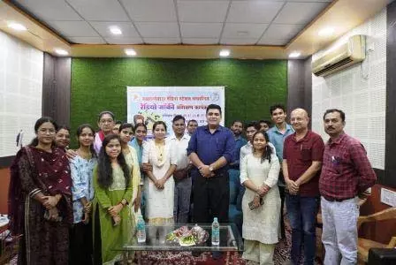 नवा दंतेवाड़ा रेडियो जॉकी प्रशिक्षण कार्यक्रम में पहुंचे कलेक्टर कुणाल, युवाओं को दी प्रेरणा नवा दंतेवाड़ा रेडियो जॉकी प्रशिक्षण कार्यक्रम में पहुंचे कलेक्टर कुणाल, युवाओं को दी प्रेरणा