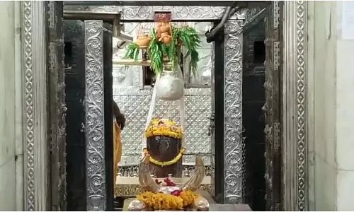 Shravan Vishesh: शिवलिंग पर इन जगहों पर लगाएं चंदन, मिलेगा आशीर्वाद और सुख-समृद्धि Shravan Vishesh: शिवलिंग पर इन जगहों पर लगाएं चंदन, मिलेगा आशीर्वाद और सुख-समृद्धि