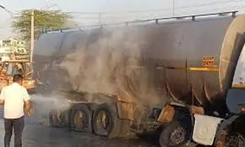 Jaipur: टैंकर और डंपर में भीषण टक्कर, केमिकल लीक होने से लगी आग, 1 ड्राइवर घायल