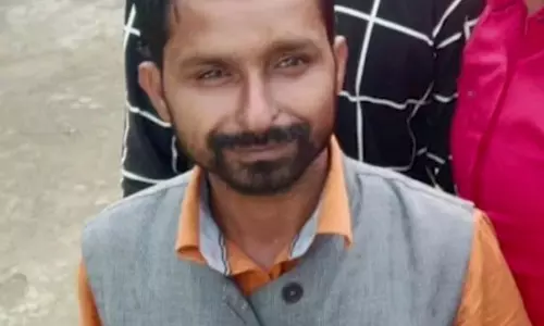 सेक्योरिटी गार्ड ने खून से लिखा सुसाइड नोट, ट्रेन के सामने कूदा सेक्योरिटी गार्ड ने खून से लिखा सुसाइड नोट, ट्रेन के सामने कूदा