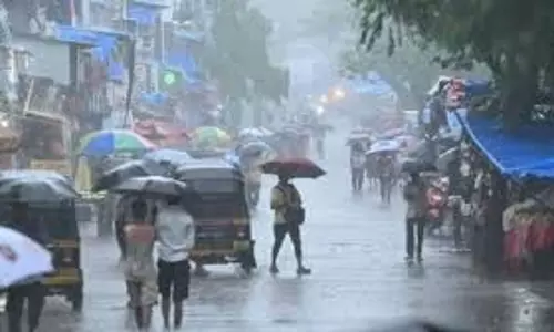 Mumbai : अगले 48 घंटे भारी! तेज़ हवाओं के साथ मूसलधार बारिश की संभावना Mumbai : अगले 48 घंटे भारी! तेज़ हवाओं के साथ मूसलधार बारिश की संभावना