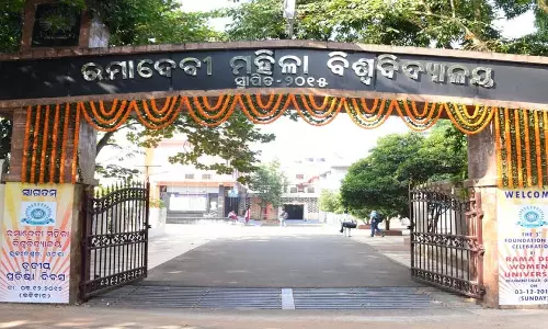 कॉलेजों में छात्राओं की सहायता के लिए टोल-फ्री नंबर की अनिवार्यता लागू