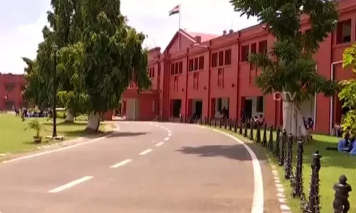 रेवेनशॉ यूनिवर्सिटी में रैगिंग का आरोप, 10 छात्र निष्कासित