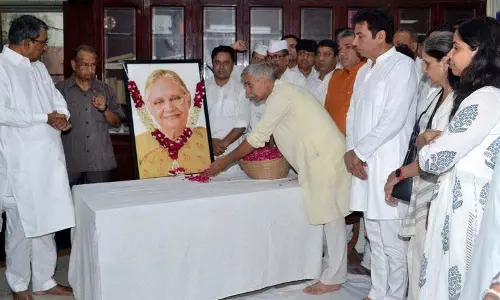 कांग्रेस ने पूर्व मुख्यमंत्री शीला दीक्षित की पुण्यतिथि पर श्रद्धांजलि अर्पित की