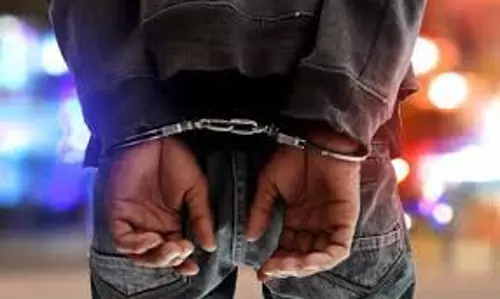 Balasore: स्कूली छात्रा से दुर्व्यवहार के आरोप में 2 शिक्षक हिरासत में Balasore: स्कूली छात्रा से दुर्व्यवहार के आरोप में 2 शिक्षक हिरासत में