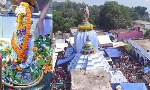 श्रावण के दूसरे सोमवार को धबलेश्वर मंदिर में श्रद्धालुओं की भीड़ उमड़ी श्रावण के दूसरे सोमवार को धबलेश्वर मंदिर में श्रद्धालुओं की भीड़ उमड़ी