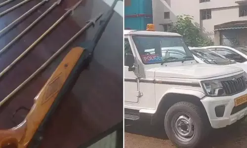 DFO के घर में छापेमारी, बरामद हुए हथियार, नकद और 115 प्लॉट DFO के घर में छापेमारी, बरामद हुए हथियार, नकद और 115 प्लॉट