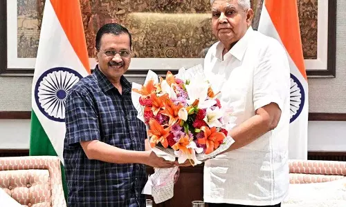 मानसून सत्र से पहले केजरीवाल, सांसद संजय ने उपराष्ट्रपति से मुलाकात की मानसून सत्र से पहले केजरीवाल, सांसद संजय ने उपराष्ट्रपति से मुलाकात की