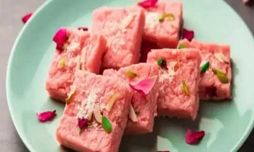 Gulab ki Barfi: इस स्वीट डिश से मन हो जाएगा खुश
