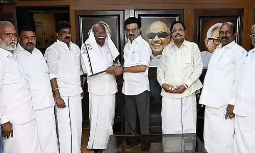 Tamil Nadu: अन्नाद्रमुक के संगठन सचिव अनवर राजा द्रमुक में शामिल