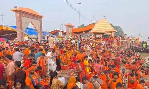 Bihar: सावन के दूसरे सोमवार को अजगैबीनाथ धाम में उमड़ा आस्था का सैलाब