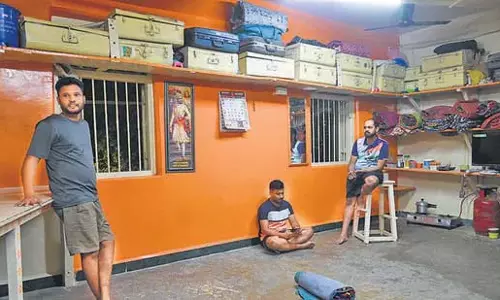 Mumbai : ग्रामीण जीवनरेखा खतरे में, गावकीचे घर पर संकट