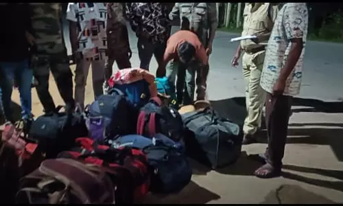 पुलिस ने पीछा कर बस को रोका, 9 लाख का गांजा जब्त