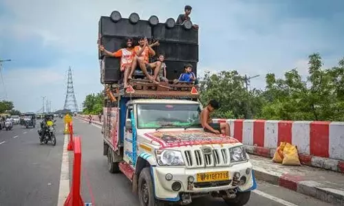 Delhi : कांवड़ियों ने शोर मचाना शुरू कर दिया है