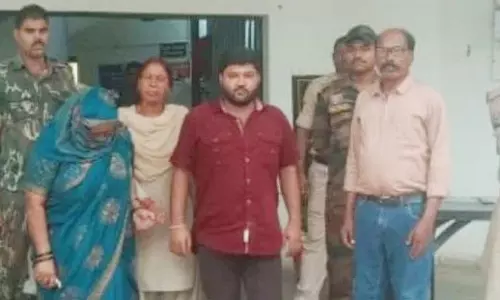 शिक्षिका, पटवारी समेत 3 गिरफ्तार, अपने नाम पर कर रहे थे सरकारी जमीन को