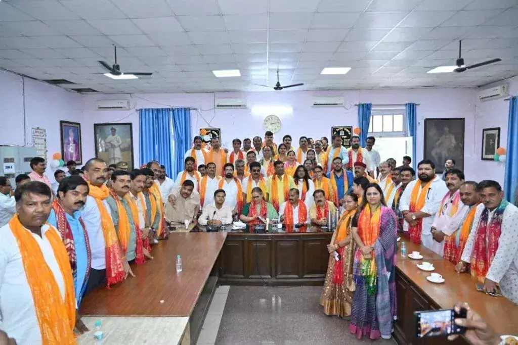 Lucknow को देशभर में तीसरा स्थान मिलने पर महापौर ने पार्षदों का किया सम्मान