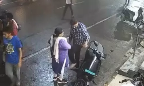Lucknow: स्कूटी से गायब हुई हीरे की अंगूठी, डिक्की काटकर ले उड़े शातिर
