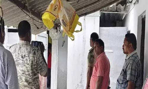 हेड मास्टर की संदिग्ध मौत, गांव में फैली सनसनी हेड मास्टर की संदिग्ध मौत, गांव में फैली सनसनी