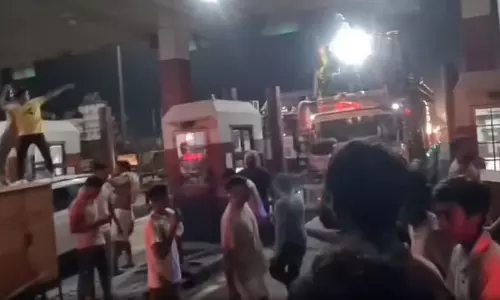 Haryana के करनाल में बस्तारा टोल प्लाजा पर कांवड़ियों के कारण ट्रैफिक जाम
