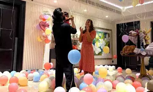 Ram Charan ने उपासना के जन्मदिन पर शेयर की हार्दिक पोस्ट, फिल्म की तैयारी की झलक भी दिखाई Ram Charan ने उपासना के जन्मदिन पर शेयर की हार्दिक पोस्ट, फिल्म की तैयारी की झलक भी दिखाई