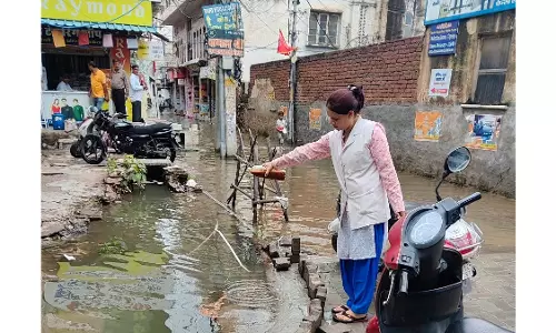 Ajmer में चिकित्सा विभाग की कार्रवाई, जलभराव क्षेत्रों में चला एंटी लार्वा अभियान Ajmer में चिकित्सा विभाग की कार्रवाई, जलभराव क्षेत्रों में चला एंटी लार्वा अभियान