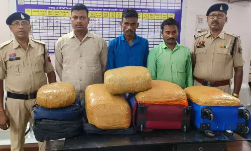 रेलवे स्टेशन के पास गांजा बरामद, तीन तस्कर गिरफ्तार