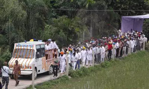 MLA Pargat Singh, राणा गुरजीत, कांग्रेस नेताओं ने फौजा सिंह को श्रद्धांजलि दी MLA Pargat Singh, राणा गुरजीत, कांग्रेस नेताओं ने फौजा सिंह को श्रद्धांजलि दी
