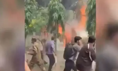 कॉलेज की इमारत पर एयरफोर्स का विमान क्रैश, मची अफरातफरी