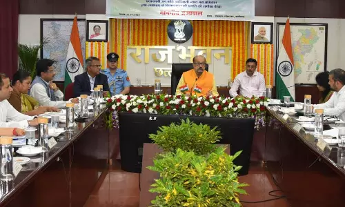 राज्यपाल डेका ने कई विभागों के प्रमुख सचिवों की ली बैठक