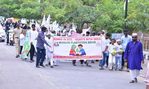 Telangana: मुस्लिम बच्चों ने पेड़ लगाने के लिए रैली निकाली Telangana: मुस्लिम बच्चों ने पेड़ लगाने के लिए रैली निकाली