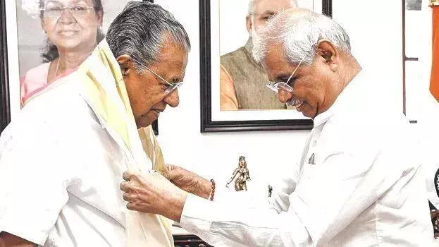 Kerala: आम सहमति की राह: राज्यपाल-मुख्यमंत्री की बैठक सकारात्मक रूप से समाप्त हुई Kerala: आम सहमति की राह: राज्यपाल-मुख्यमंत्री की बैठक सकारात्मक रूप से समाप्त हुई