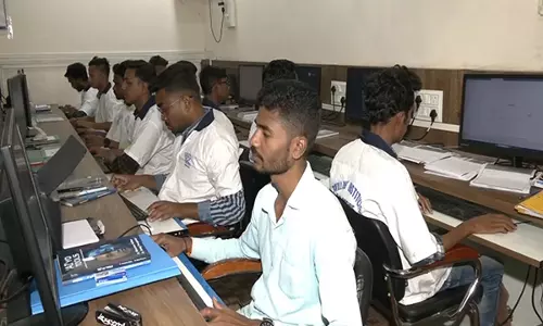 नक्सल प्रभावित गांवों में AI क्रांति: गढ़चिरौली पुलिस दे रही तकनीकी प्रशिक्षण