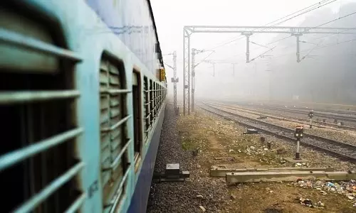 Karnataka: हसन-सोलापुर एक्सप्रेस में कोच से धुआँ निकलने से अफरा-तफरी