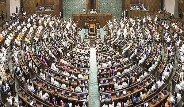 New Delhi: तीन नामांकित सहित पांच सांसदों ने संविधान की शपथ ग्रहण की New Delhi: तीन नामांकित सहित पांच सांसदों ने संविधान की शपथ ग्रहण की