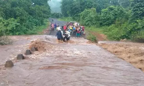 Odisha : मूसलाधार बारिश से यातायात बाधित Odisha : मूसलाधार बारिश से यातायात बाधित