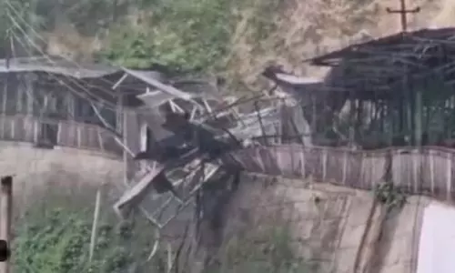 Katra में वैष्णो देवी मार्ग पर भूस्खलन, एक की मौत, नौ घायल Katra में वैष्णो देवी मार्ग पर भूस्खलन, एक की मौत, नौ घायल