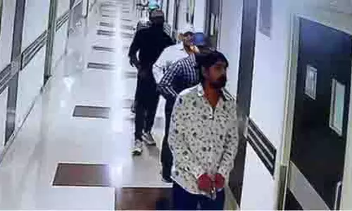 पटना अस्पताल हत्याकांड, महिला ने Kolkata के गेस्ट हाउस में कराया था रेप, चार आरोपी गिरफ्तार पटना अस्पताल हत्याकांड, महिला ने Kolkata के गेस्ट हाउस में कराया था रेप, चार आरोपी गिरफ्तार