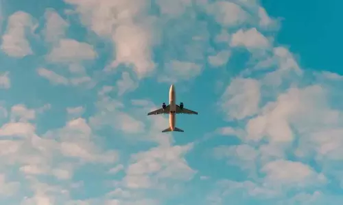 साक्ष्यों से पता चलता है कि Jeju Air के पायलटों ने दुर्घटना से पहले कम क्षतिग्रस्त इंजन को बंद कर दिया साक्ष्यों से पता चलता है कि Jeju Air के पायलटों ने दुर्घटना से पहले कम क्षतिग्रस्त इंजन को बंद कर दिया
