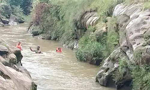 वाटरफॉल में बहे युवक का शव बरामद
