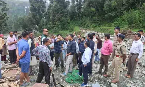 केंद्रीय टीम ने आपदा प्रभावित Mandi का दौरा किया केंद्रीय टीम ने आपदा प्रभावित Mandi का दौरा किया