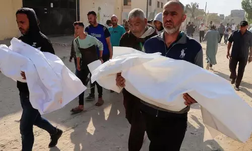 Gaza में भोजन की तलाश में दर्जनों फिलिस्तीनी मारे गए