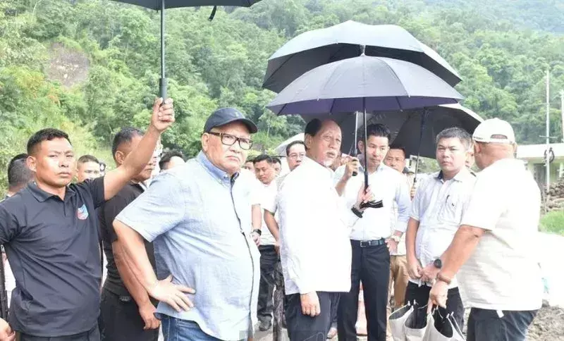 Nagaland में भूस्खलन के बाद मुख्यमंत्री का दौरा, शीघ्र समाधान पर जोर Nagaland में भूस्खलन के बाद मुख्यमंत्री का दौरा, शीघ्र समाधान पर जोर