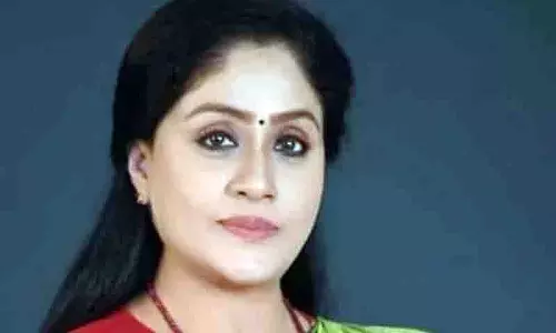 Vijayashanti ने लोगों से ‘जय तेलंगाना’ कहने और अंग्रेजी अभिवादन से बचने का आग्रह किया Vijayashanti ने लोगों से ‘जय तेलंगाना’ कहने और अंग्रेजी अभिवादन से बचने का आग्रह किया