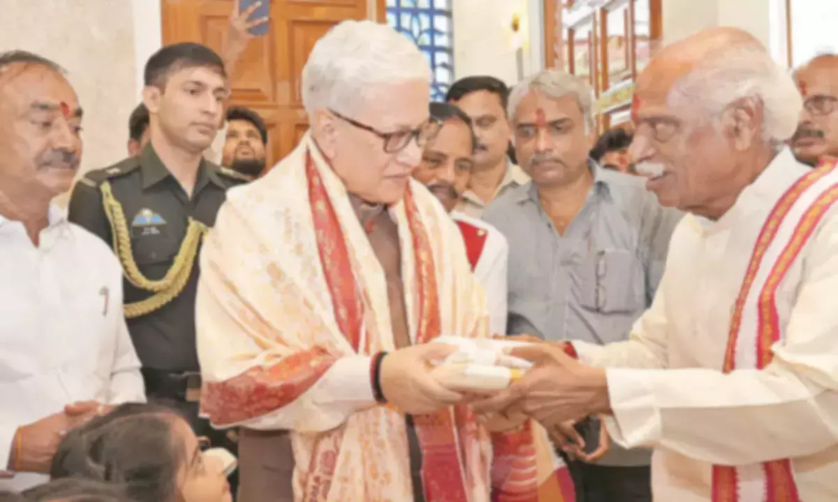Telangana: राज्यपाल ने लोगों को बोनालू की शुभकामनाएं दीं Telangana: राज्यपाल ने लोगों को बोनालू की शुभकामनाएं दीं
