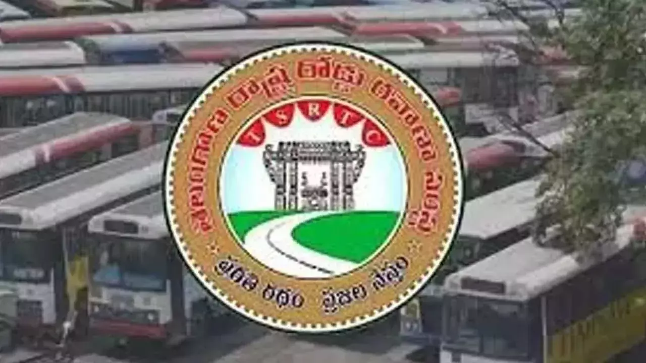 Telangana: RTC कर्मचारियों ने मांगें पूरी न होने पर भूख हड़ताल की धमकी दी