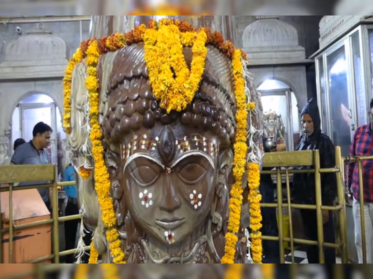 Bhopal: मंदसौर के पशुपतिनाथ मंदिर में मुख्यमंत्री ने टेका माथा Bhopal: मंदसौर के पशुपतिनाथ मंदिर में मुख्यमंत्री ने टेका माथा