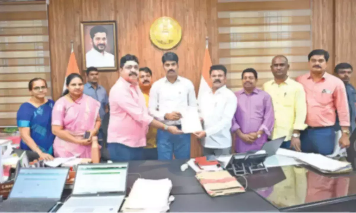 Collector ने कलेक्ट्रेट में राजपत्रित अधिकारियों के लिए कार्यालय स्थान का आश्वासन दिया