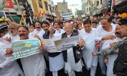 J&K को राज्य का दर्जा दिए जाने की मांग को लेकर कांग्रेस के बड़े प्रदर्शन को पुलिस ने विफल कर दिया